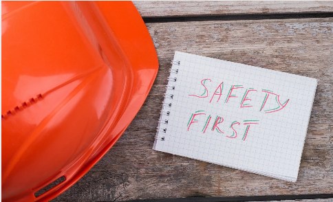 Goods lift safety instruction