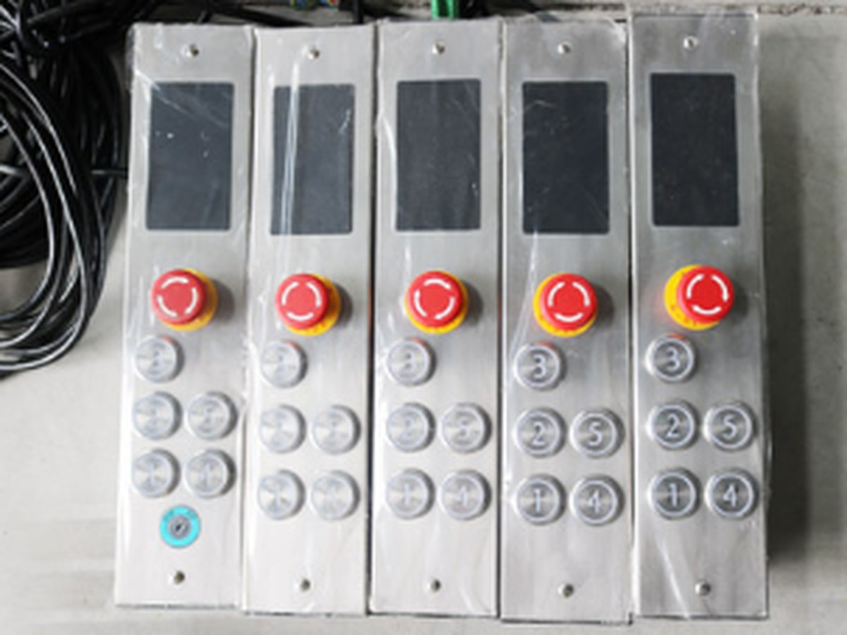 Goods lift control cabinet option