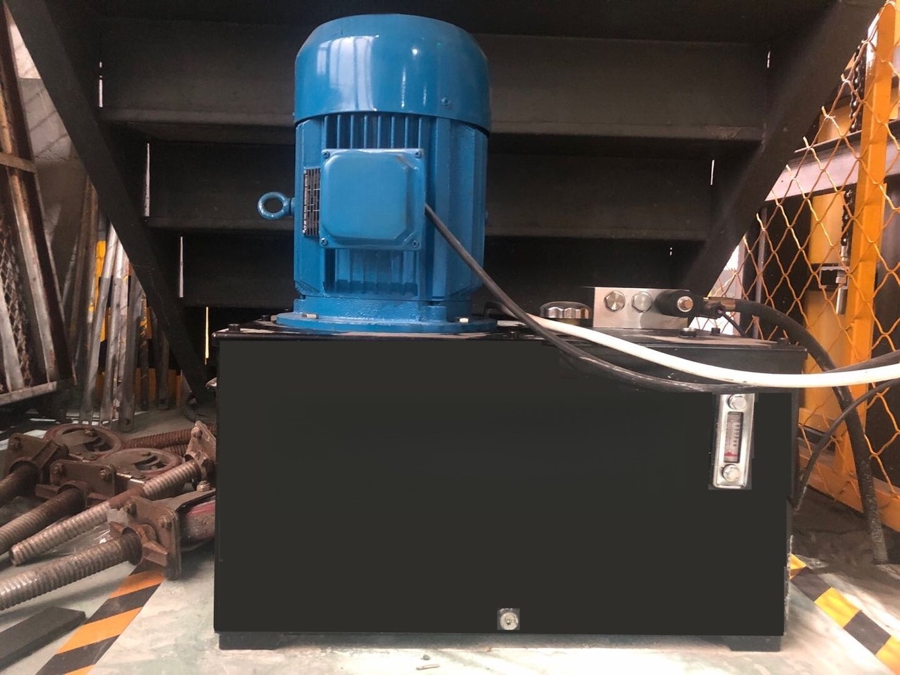 Goods lift hydraulic system test