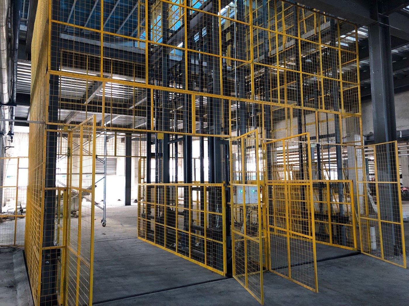 Goods lift project photo